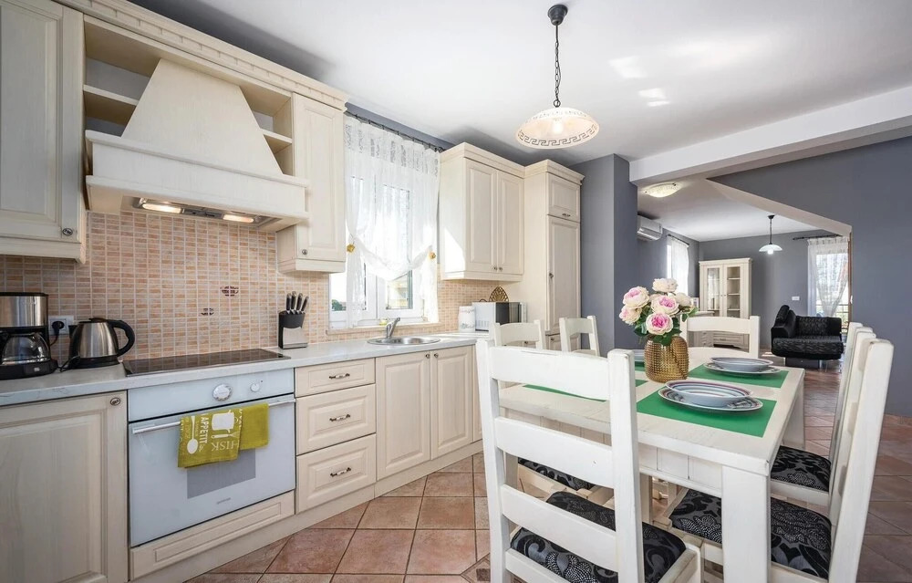 Amazing Home In Lovrecica