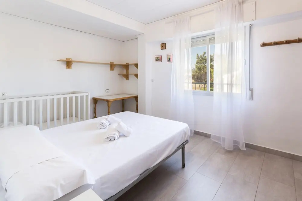 Cotton in Oliva With 3 Bedrooms and 1 Bathrooms