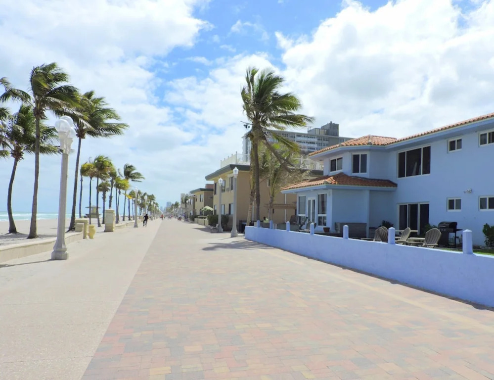 Oceanfront 1/1 for 4, Pool & Beach