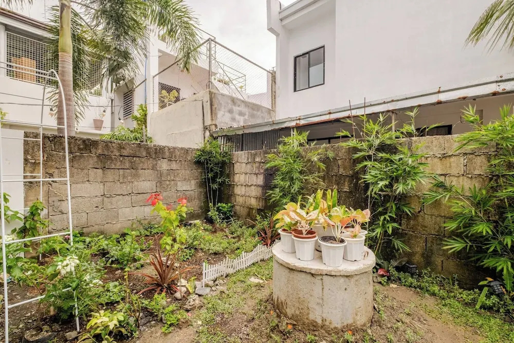 Charming Iloilo City House With Garden View