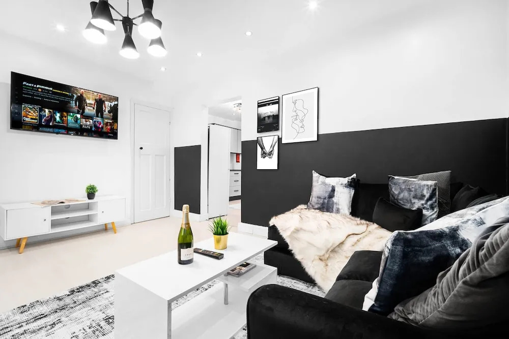 Large Family House With Garden Close to Birmingham