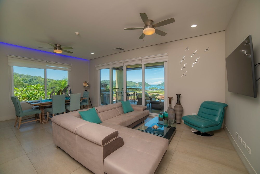 Miramar 2D 3 bdr Ocean View in Los Suenos