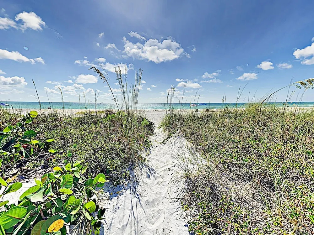 2700 Gulf Blvd 5E Condo 1 Bedroom 1 Bathroom Condo