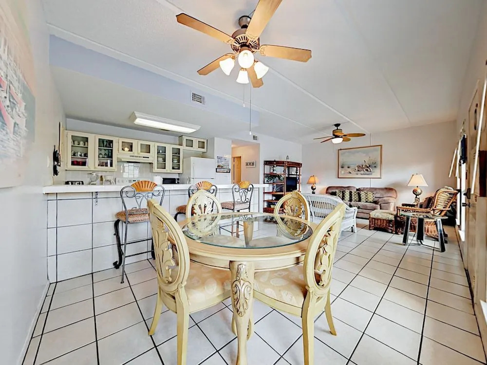 5701 Gulf Blvd Condo Unit 102