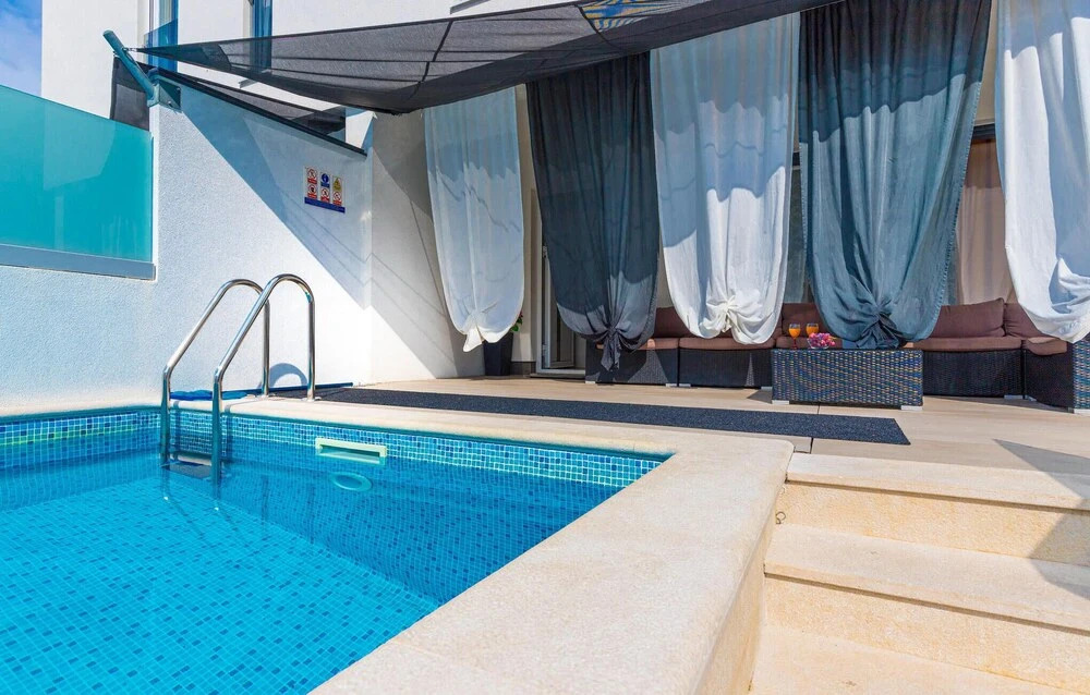 Stunning Home in Selce With 4 Bedrooms, Wifi and Outdoor Swimming Pool