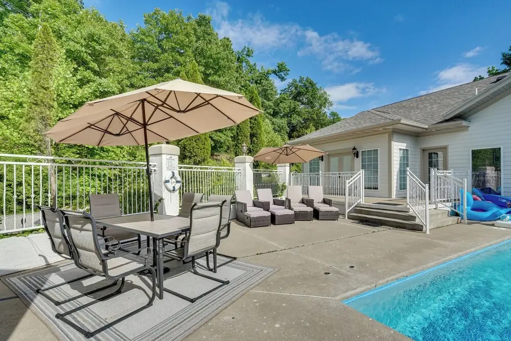 Pool, Hot Tub & Pickleball Court: Lake Ozarks Home