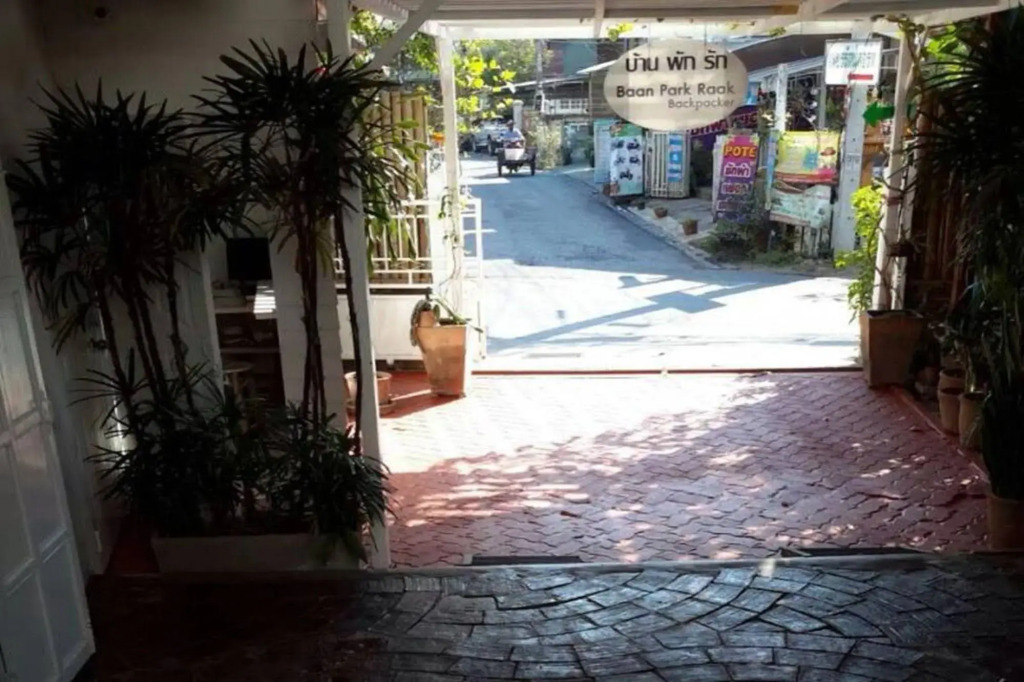 Baan Park Raak Backpacker Hostel