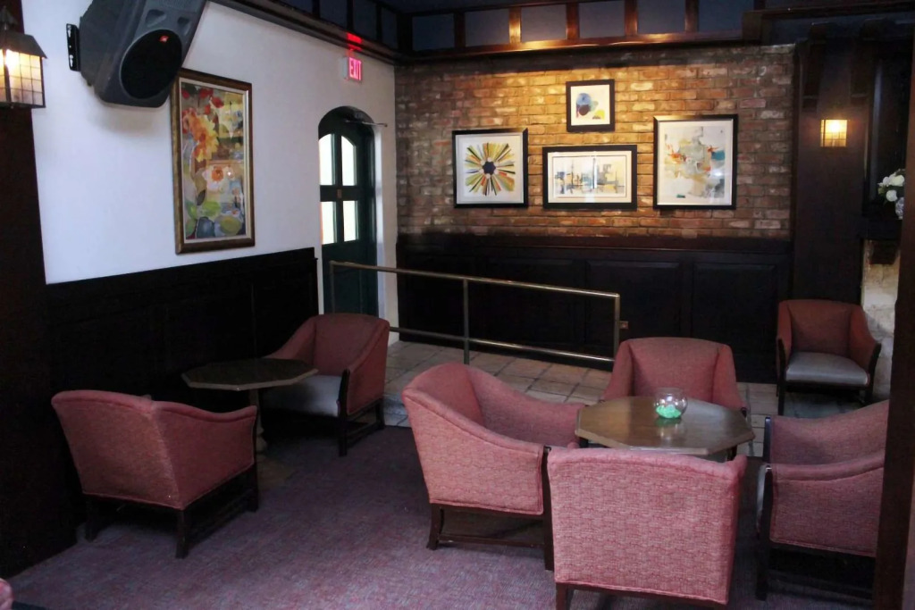 Courtleigh Hotel & Suites