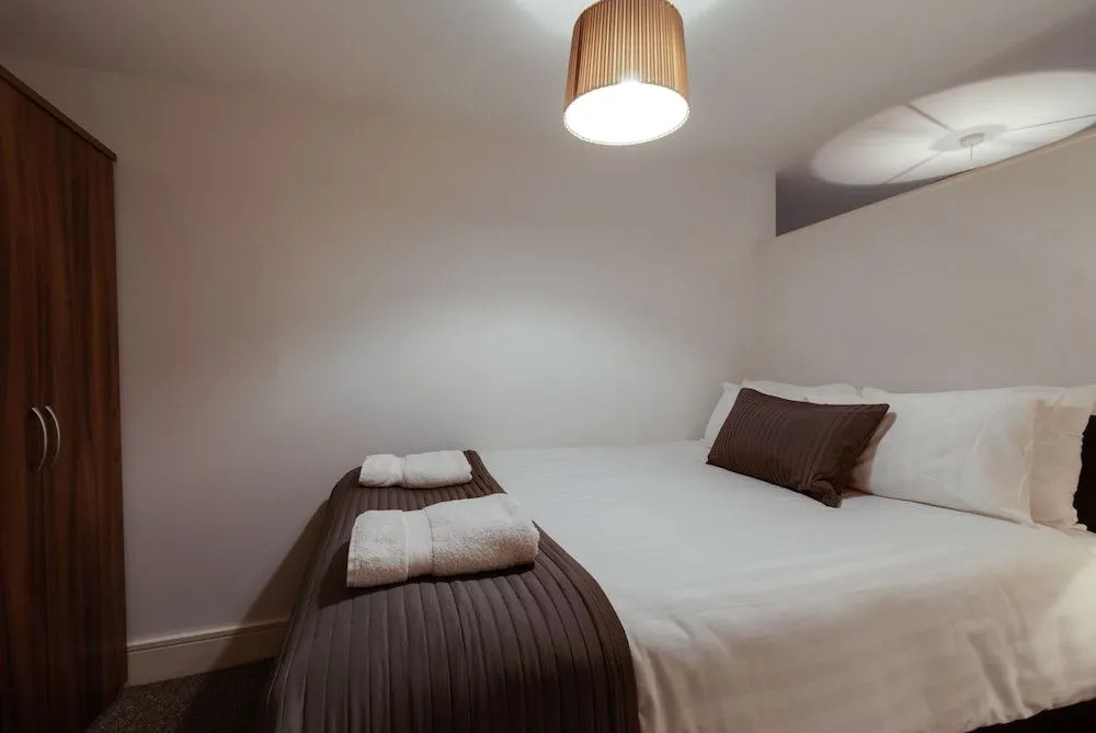 Base Serviced Apartments - Cumberland Apartments