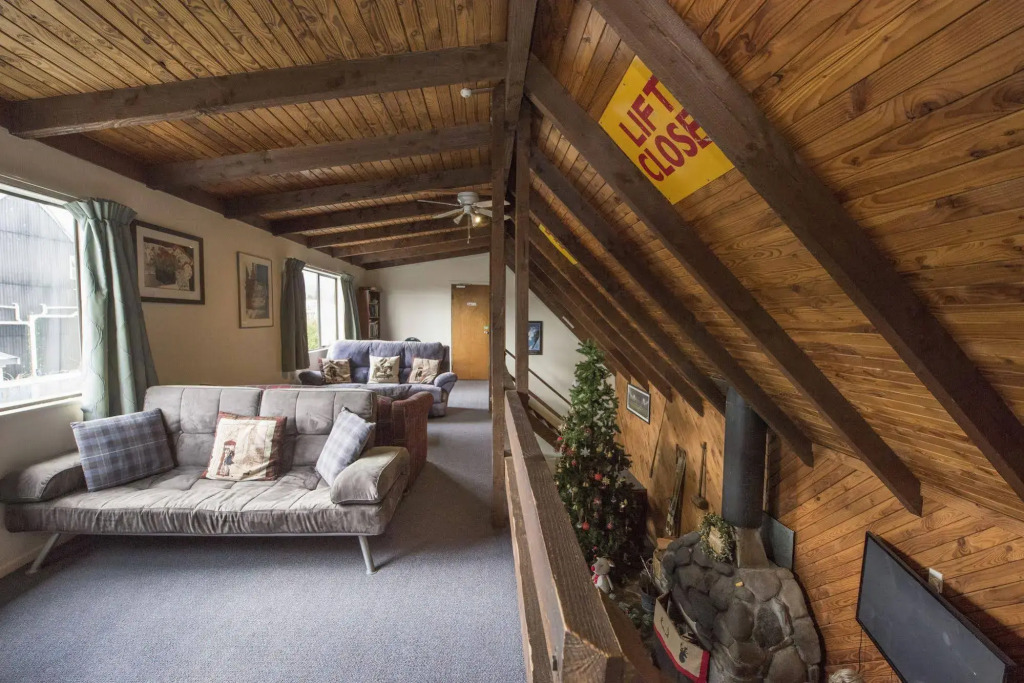 Adventure Lodge and Motels and Tongariro Crossing Track Transport