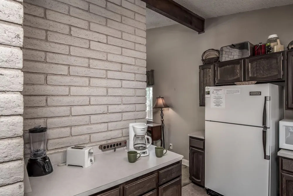 1st Wood N' Box Lodge - Three Bedroom Cabin
