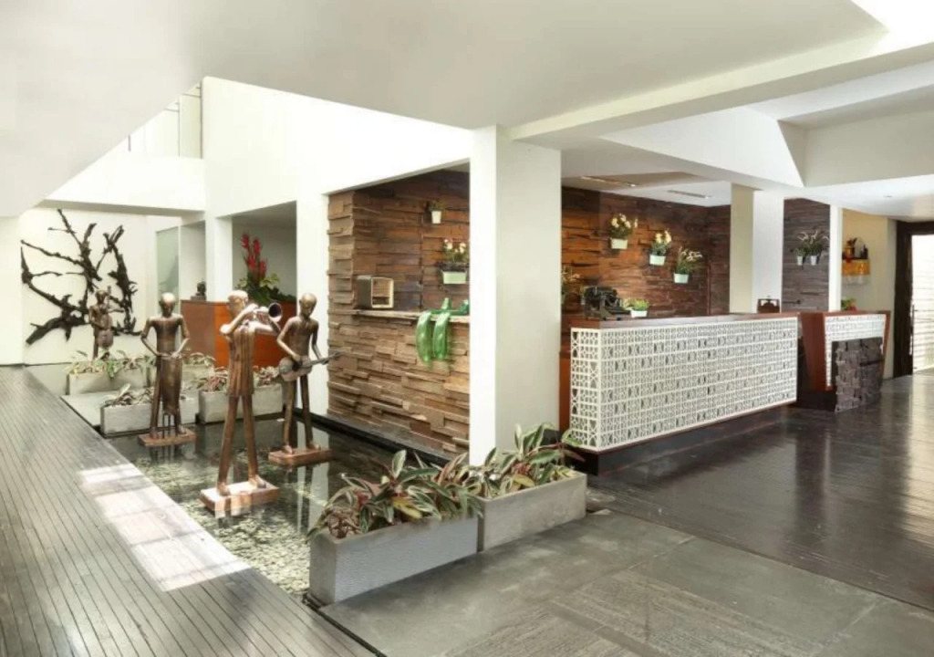 The Akmani Legian