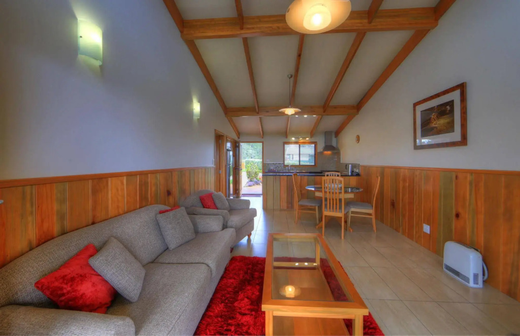 Endeavour Lodge