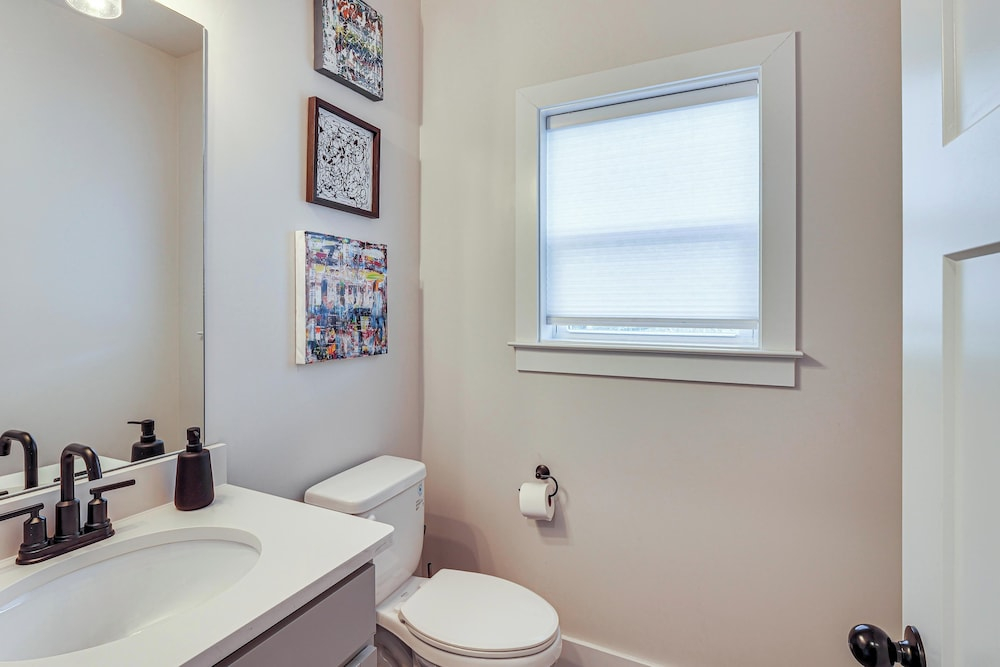 6 Mi to Broadway: Nashville Townhome w/ Balcony!