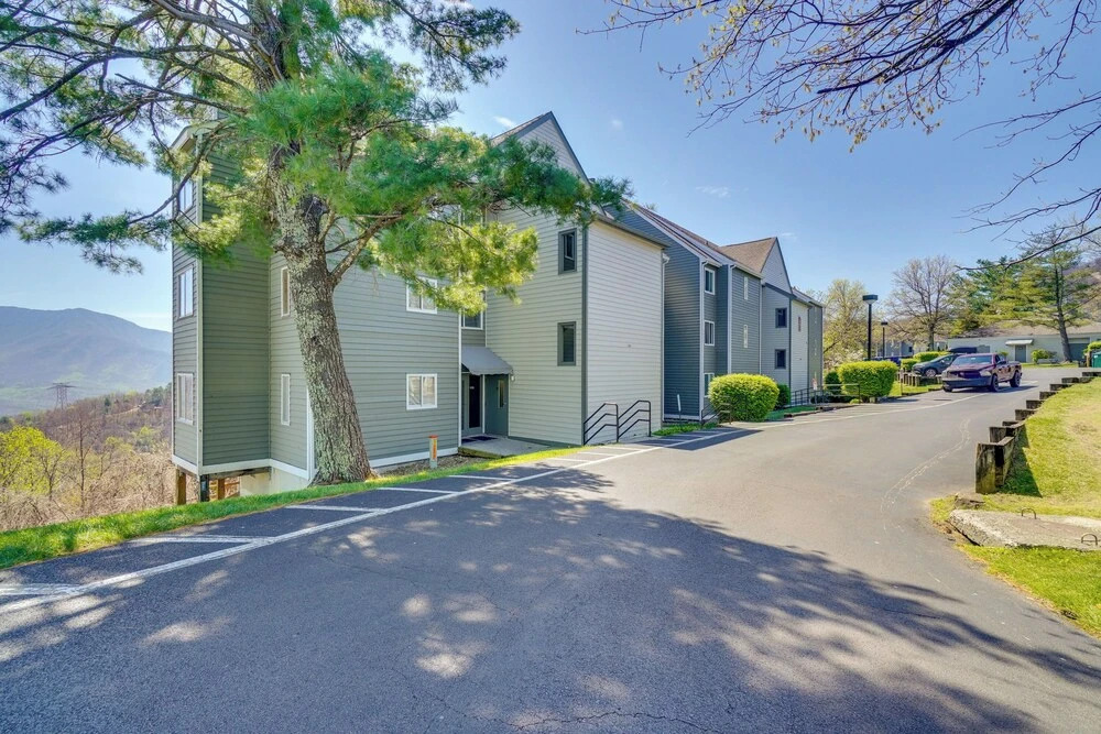 Studio ~ 3 Mi to Great Smoky Mountain Nat'l Park!
