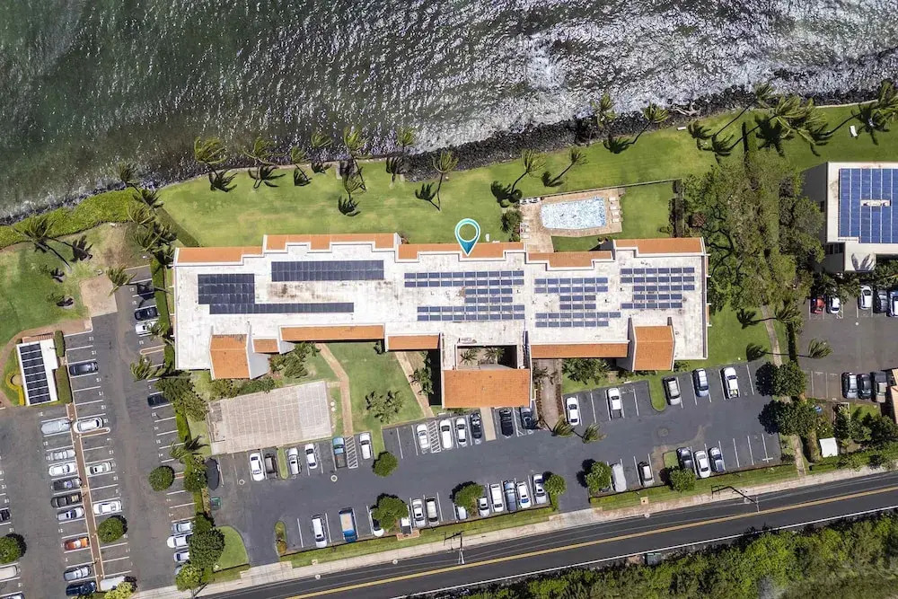 Oceanfront Lauloa 106 - Ground Floor, Modern Renovation, Split-ac, Walk to Beach