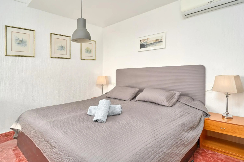 2 Bedrooms 2 Bath