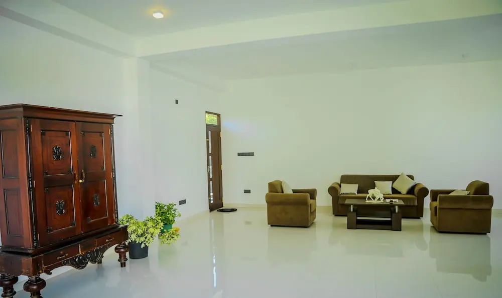 Kings Marine B&B Surf Hotel