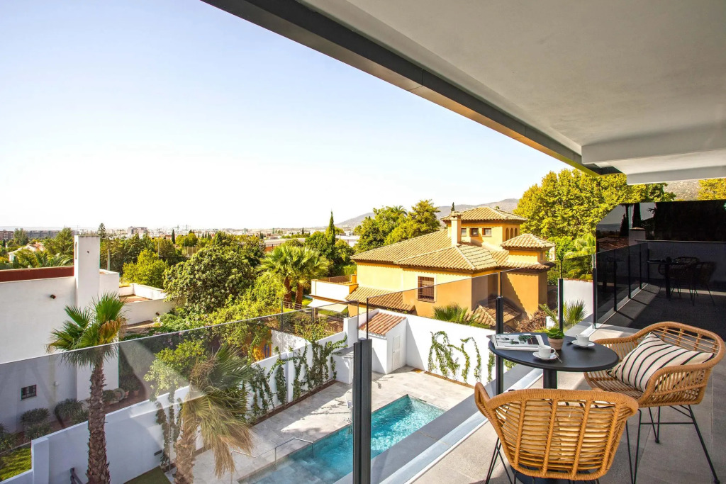 Spectacular 2 BD with 2 terraces, pool and parking. Arruzafa VIII