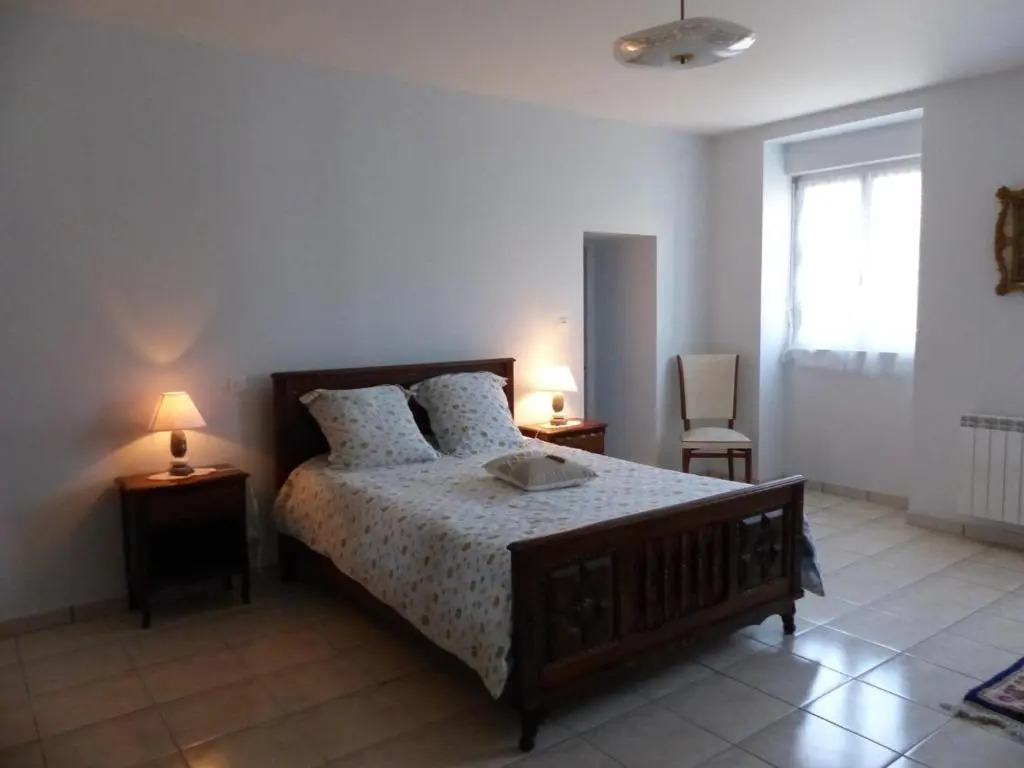 Maison indépendante avec jardin, animaux acceptés, proche Vichy - FR-1-489-280
