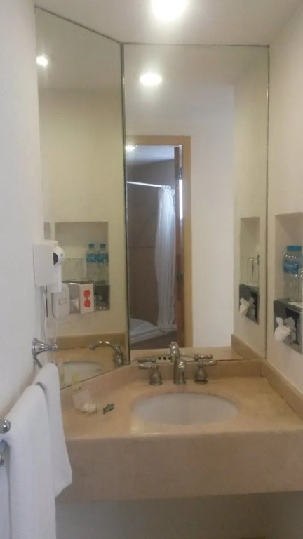 Angeles Suites & Hotel