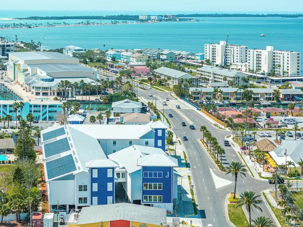 The J Hotel Dunedin near Honeymoon Island State Park, an Ascend Collection Hotel