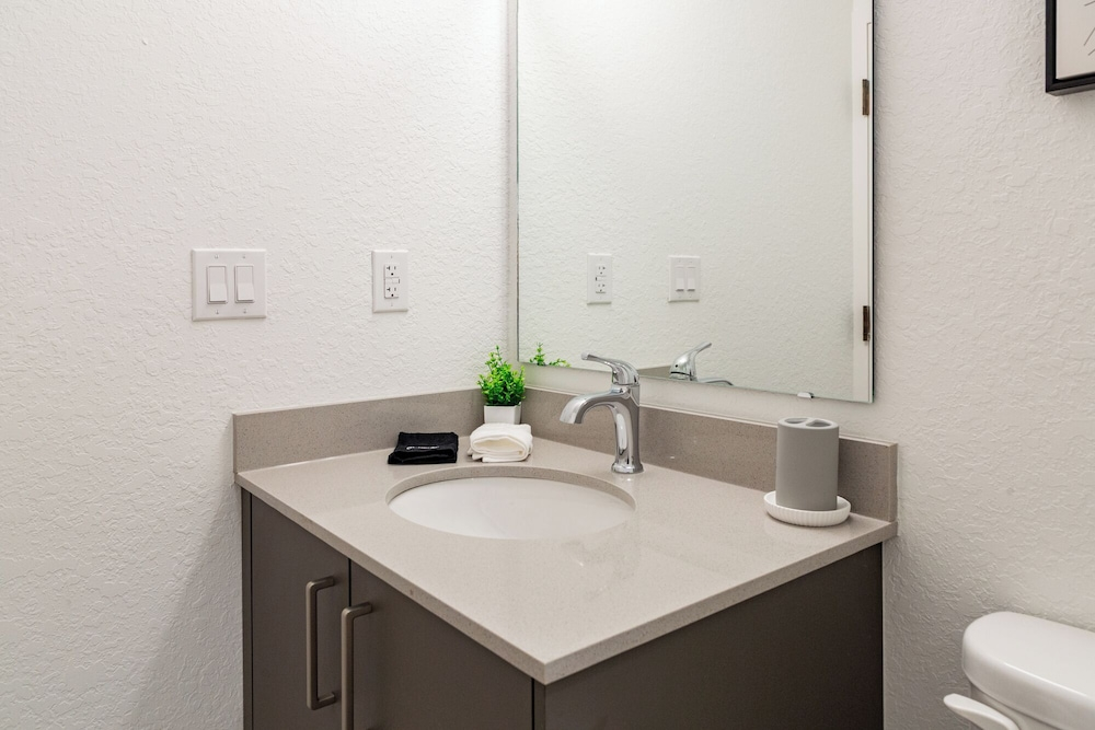 Landing Furnished Apartments near Golden Gate