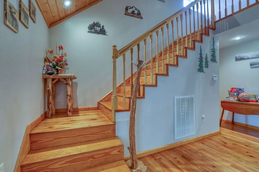 Smoky Mountain Getaway 3 Bedroom Cabin by RedAwning