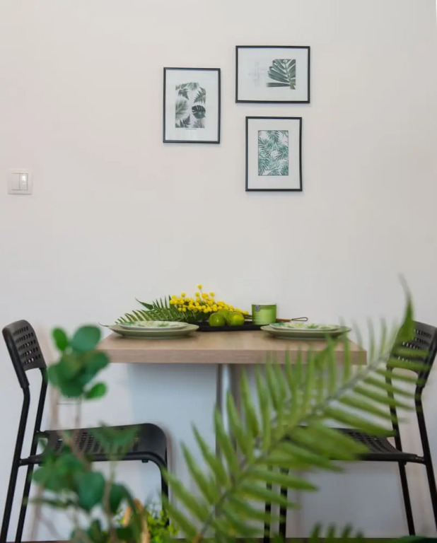 Green Leaf Apartment