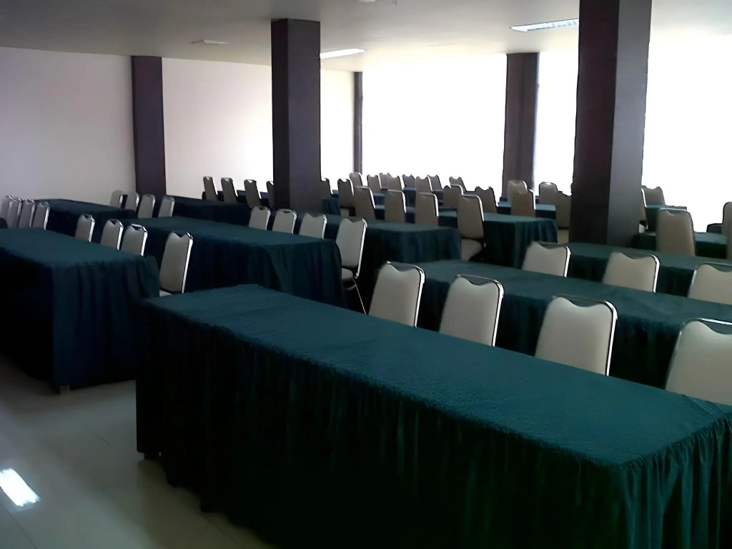 Airy Sentul Raya Jakarta KM 49.5 Bogor
