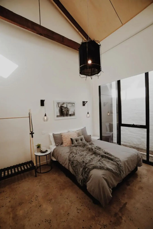 THE WAREHOUSE APARTMENTS