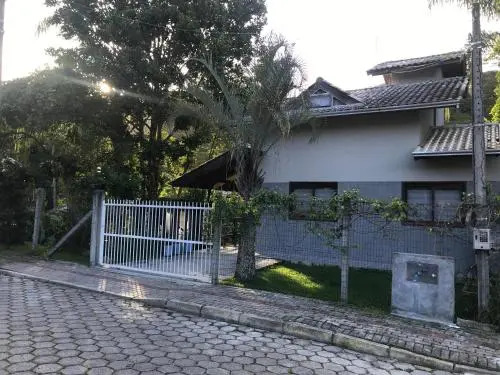 Bombinhas centro apt con kitchenette