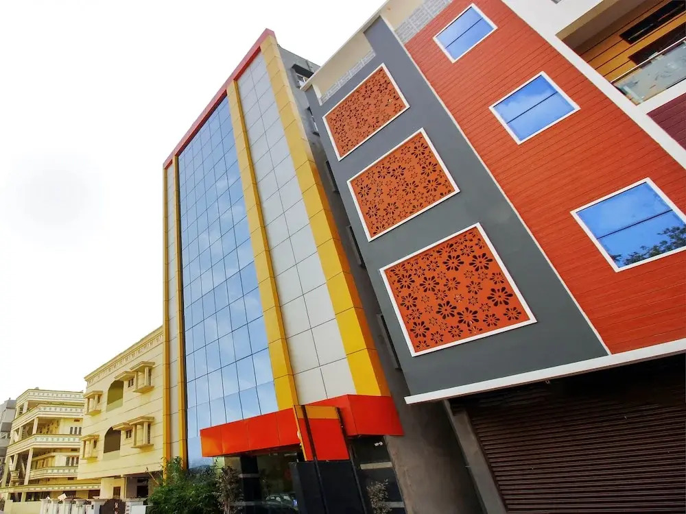 OYO 29131 Hotel MN Grand