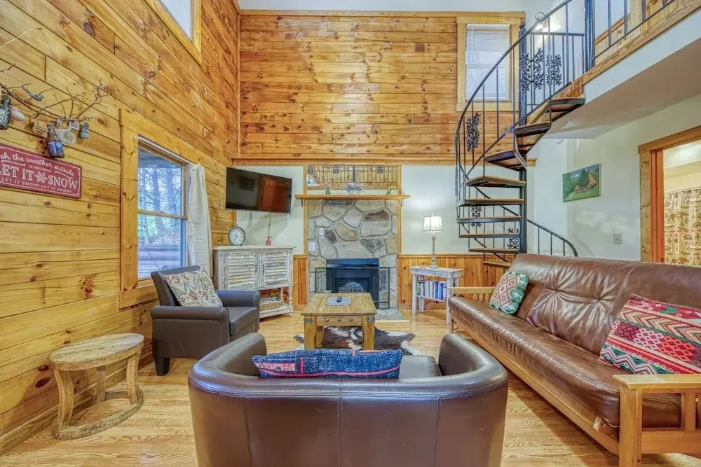 Er24 - Honeysuckle Holler Great Location..close To Town 3 Bedroom Cabin by RedAwning