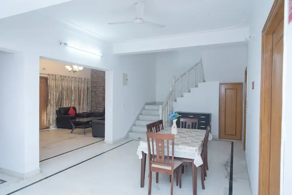 OYO 11064 Home Elegant 3BHK Villa Near Hiran Magri