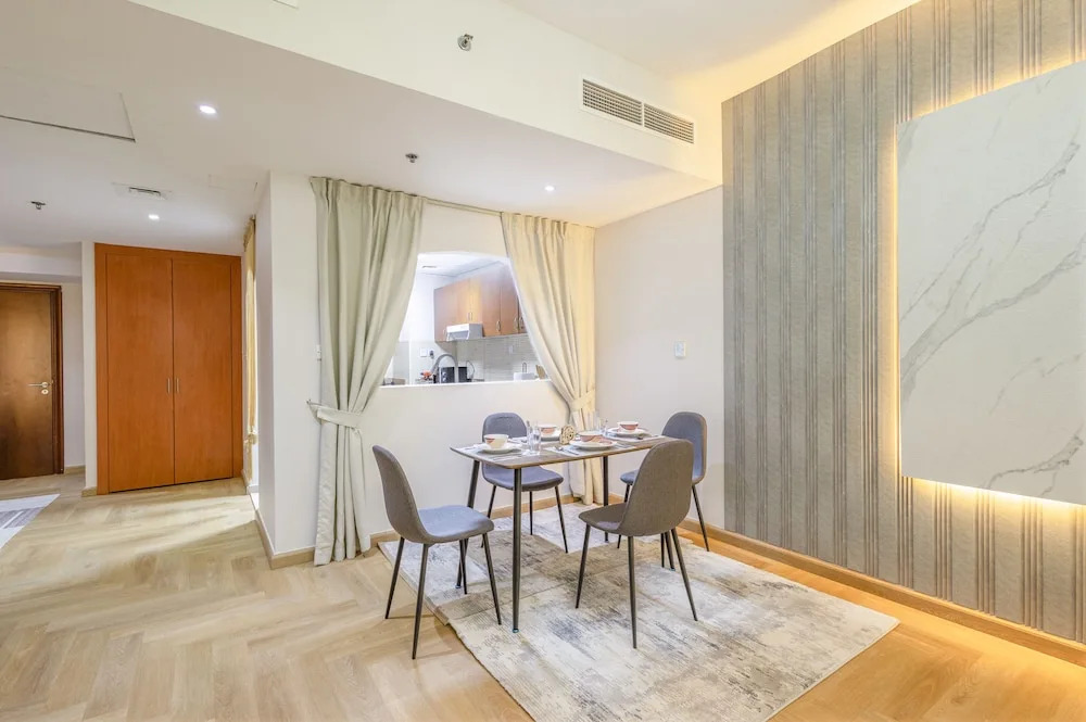 SuperHost - Tranquil Oasis in the Heart of Dubai Lakepoint N2