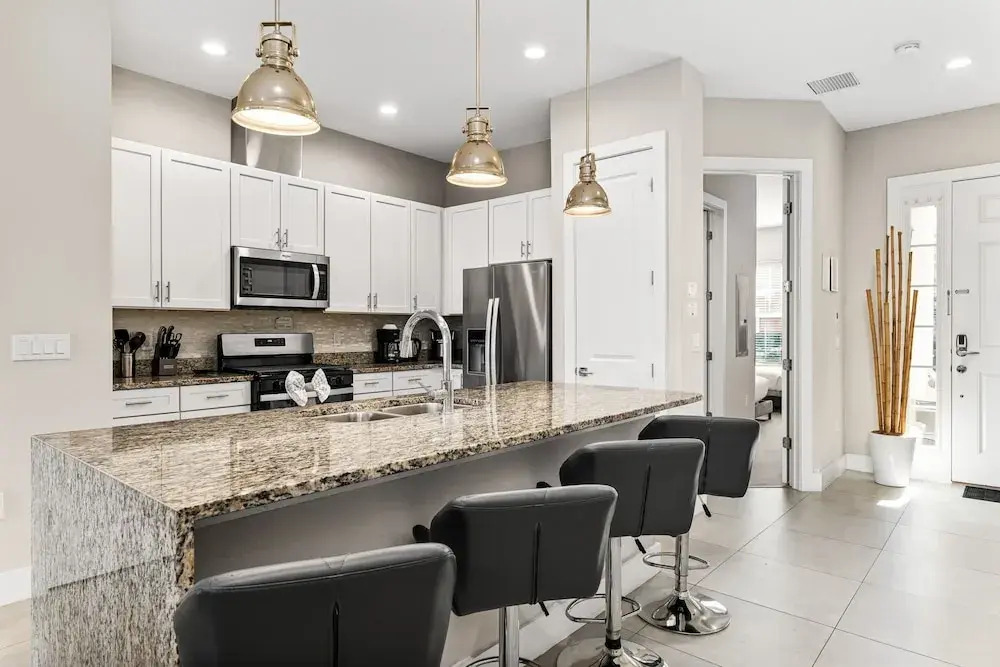 4 BR 4 BA | 7587 Sunny Dreams Lane