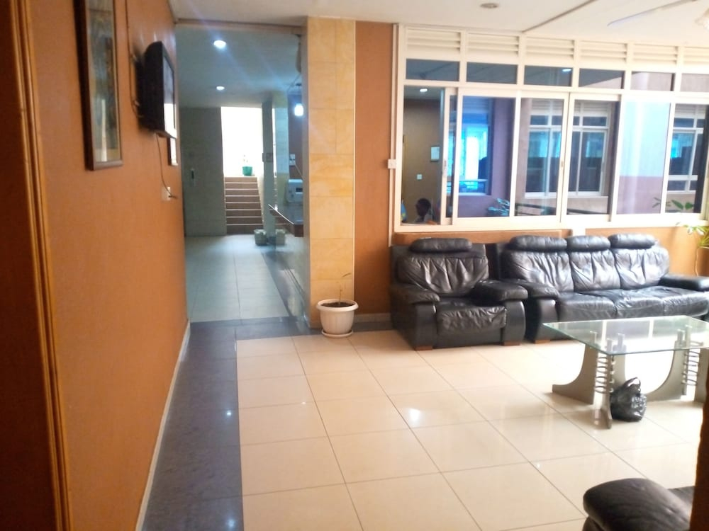 DOUBLE FIVE HOTEL