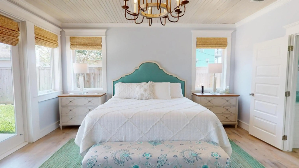 SE831 Huge and Upscale Home with Heated Private Pool in the Heart of Port A