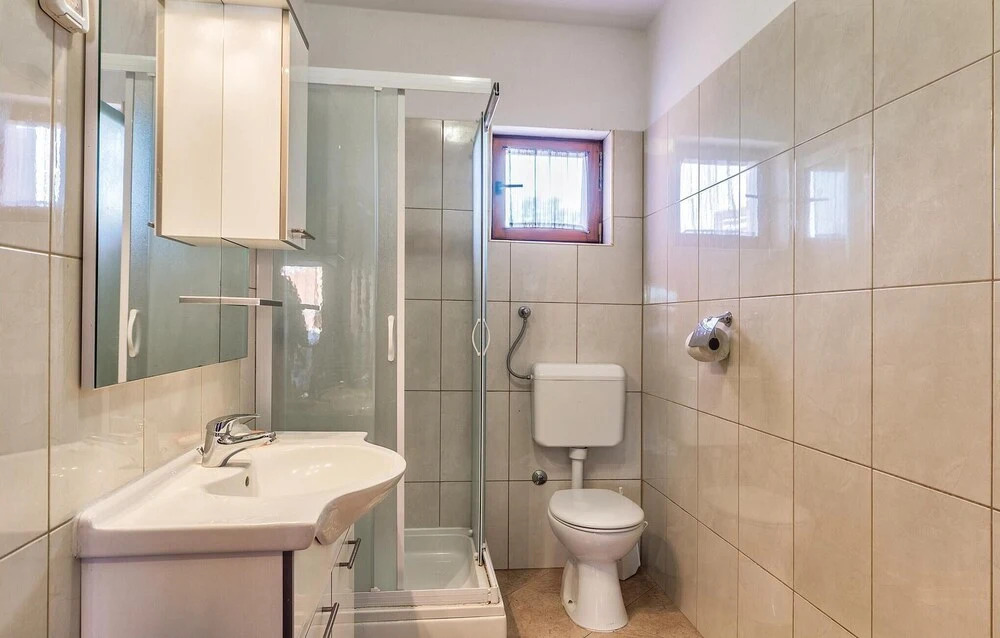 Stunning Home In Bratulici