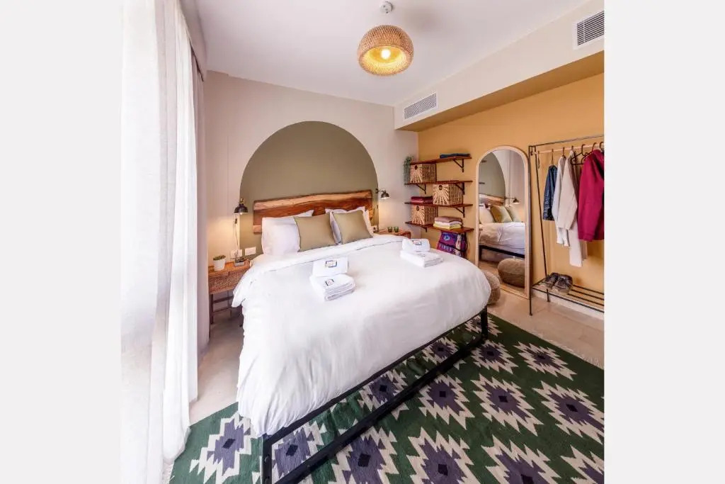Earthy & Tranquil 1 BR Apt with Pool & Beach Access