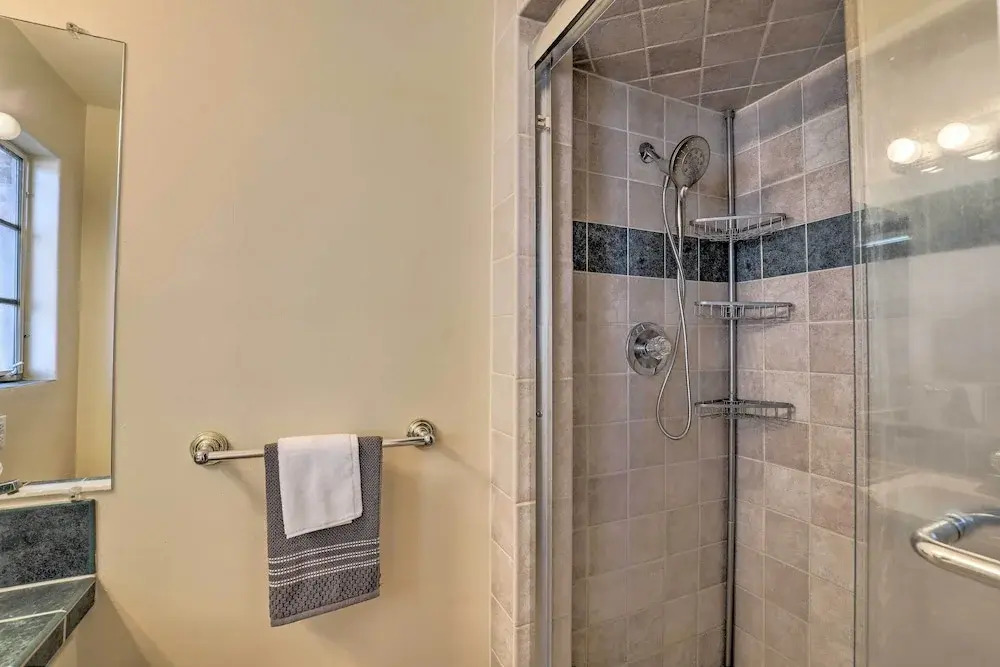Pet-friendly Home, 4 Miles to U of A Campus