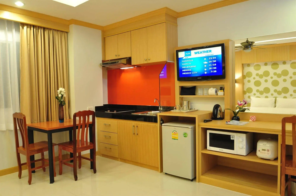 Green Harbor Hotel & Service Apartment