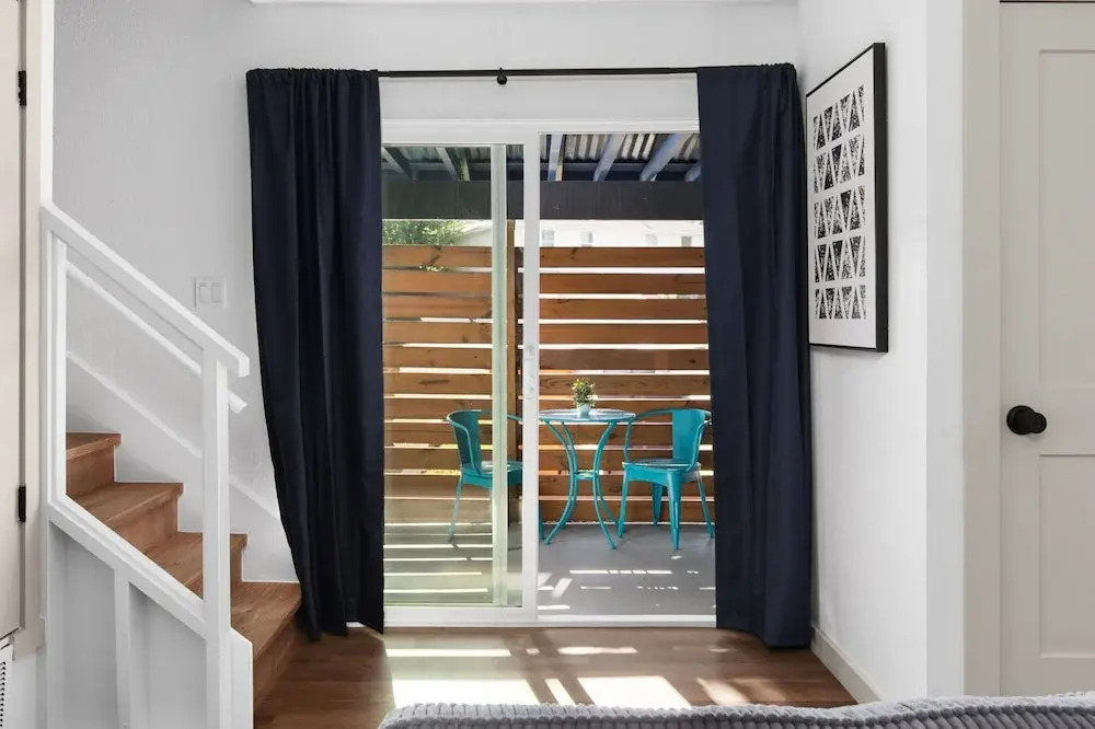 Cozy-Chic 2BR  Patio Ideal for Groups