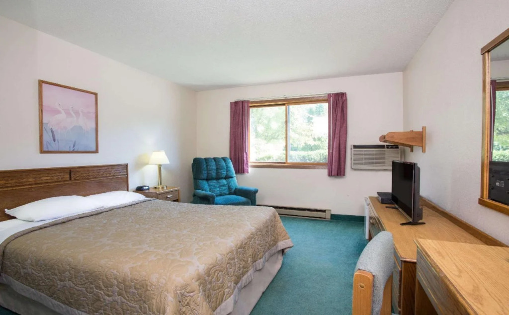 Wautoma Inn by OYO near Airport WI 73