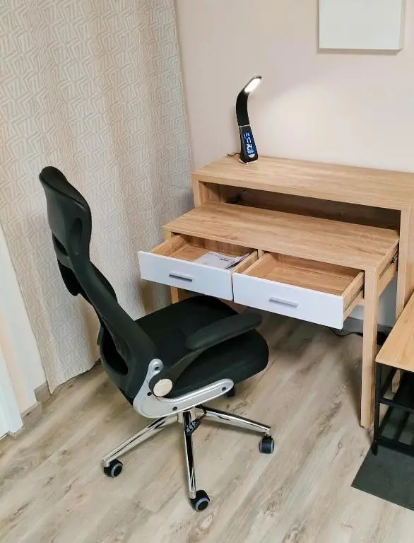 Lovely flat nearby Paris fully redone with free parking on premises and balcony