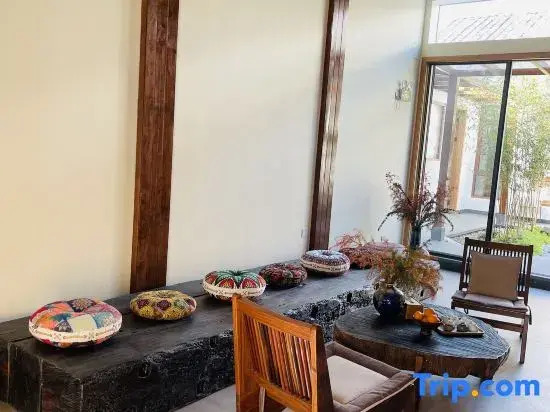 Jinglu Homestay