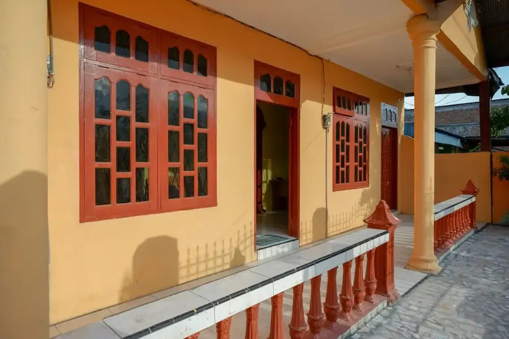 RedDoorz near Universitas Alkhairaat Palu