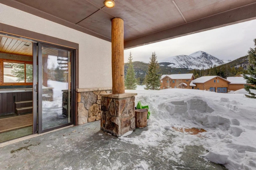 400 Whispering Pines