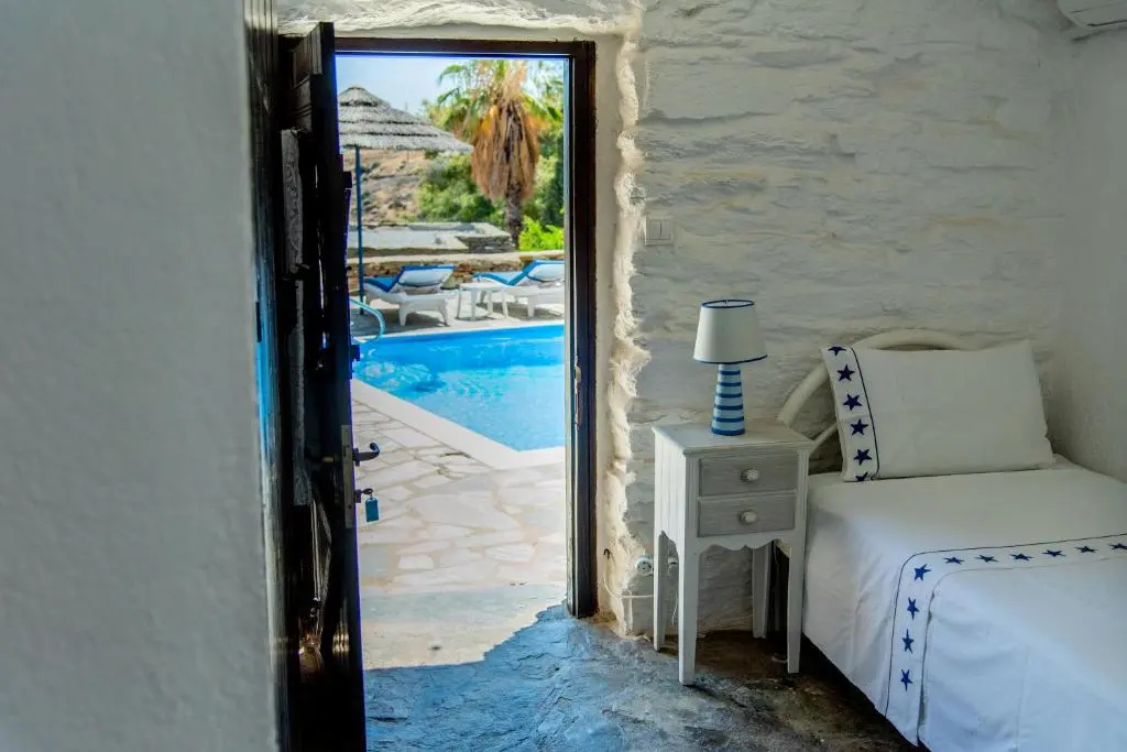 Villa Tereza, 2' walk from Koundouros beach and gorgeous pool!